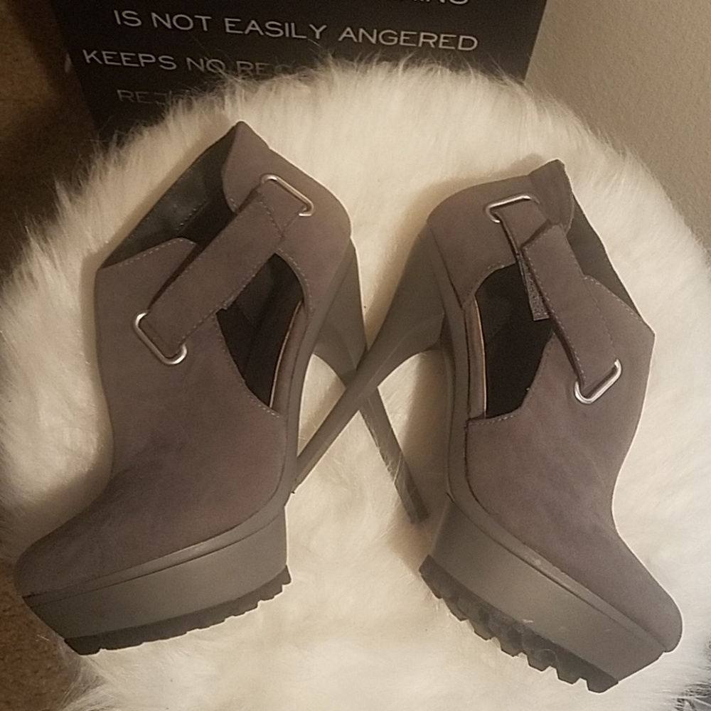 Size 6 Grey Bootie